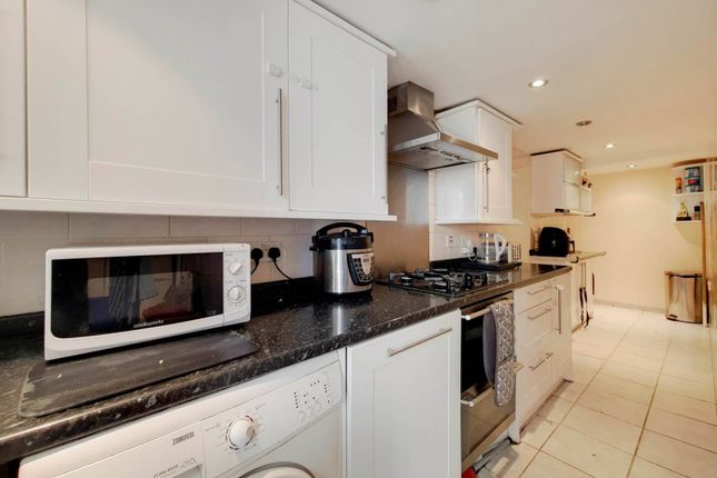 Flat for sale in Clapham Road, Oval, London
