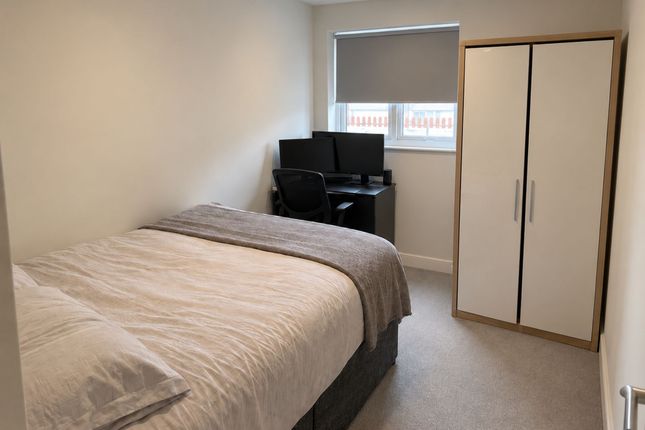 Room 5, 12 Teesdale, Crawley photo 5