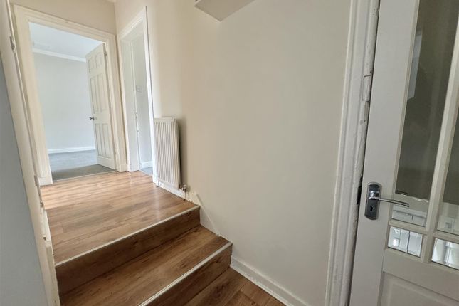 31, Kingsbridge Crescent, Glasgow photo 2