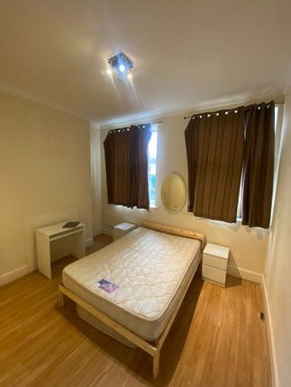 Room to rent in Vivian Avenue, London