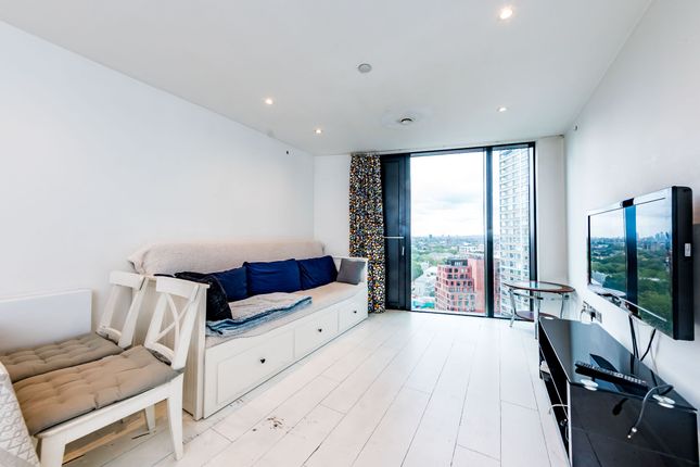 Apartment 1504, London photo 3