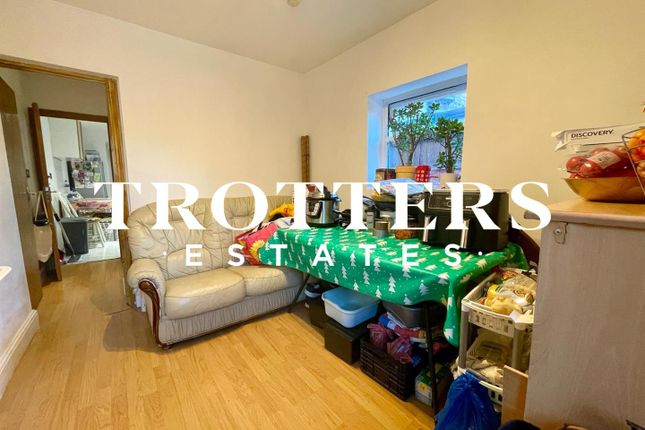 Terraced house to rent in Chelmsford Road, London