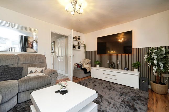 32, Oswin Gardens, Bradford photo 3