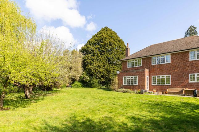 2, Yardley Close, Reigate photo 2