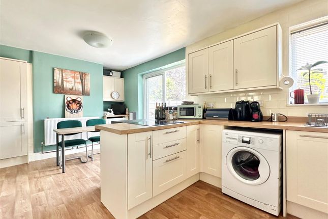 29, Beard Crescent, High Peak photo 3