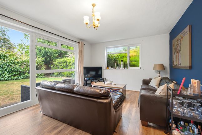 13, Oakdene Court, Walton-on-Thames photo 4