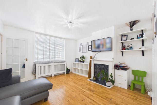 10, Middlesborough Road, London photo 2