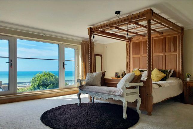 10. Master Bedroom.Jpg