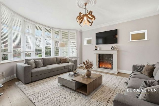 69 Stradbroke Grove, Buckhurst Hill photo 3