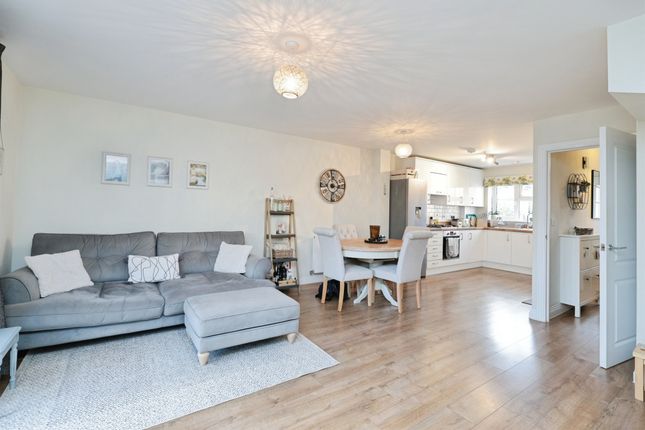 13, Ash Grove, Chesham photo 3