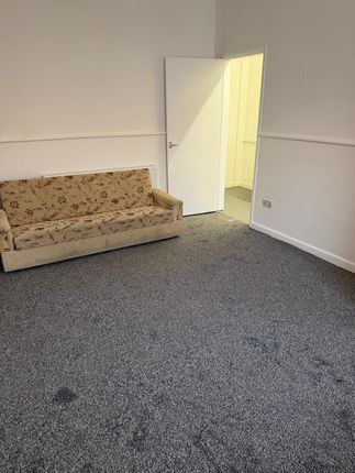 22, Broadstone Way, Bradford  photo 4