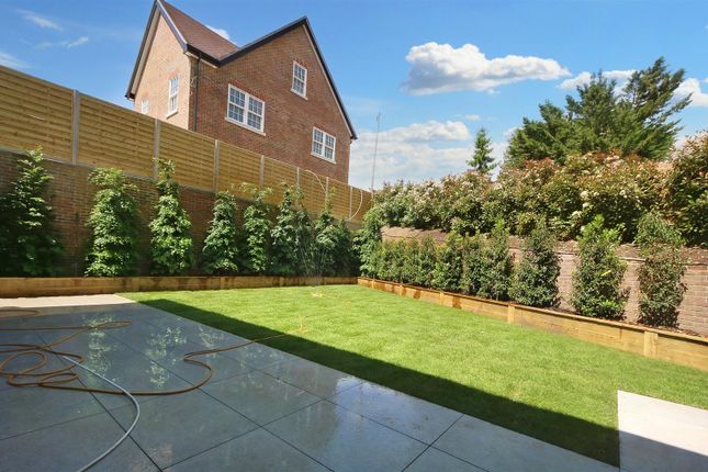 10a, Aldenham Avenue, Radlett photo 3