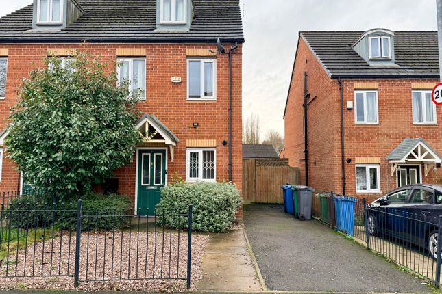 3-bed house on 10, Bottomley Side, Manchester, £1,350/mo