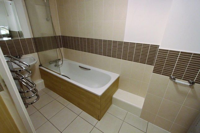 48 Oakleigh Court, Murray Grove, Hackney photo 4