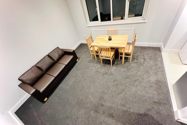 Room to rent in Station Road, London