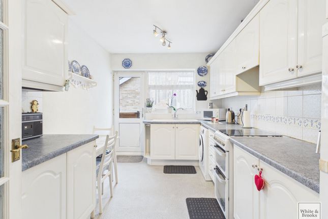 29 Churchill Avenue, Bognor Regis photo 3