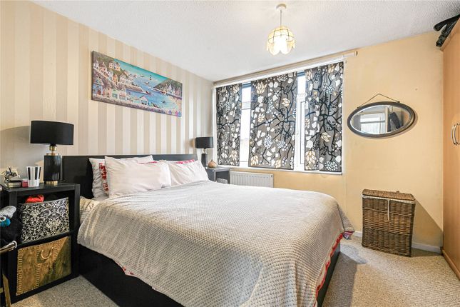 71, Galsworthy Road, Surrey photo 4