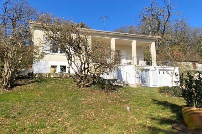 Detached house for sale in Ruffec, Poitou-Charentes, 16700, France