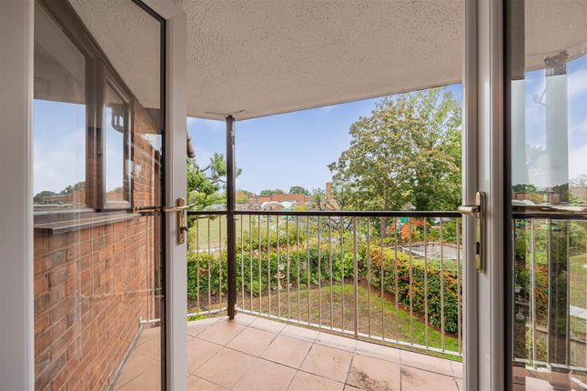 Flat 20, Chiltern Court, St. Barnabas Road, Reading photo 4