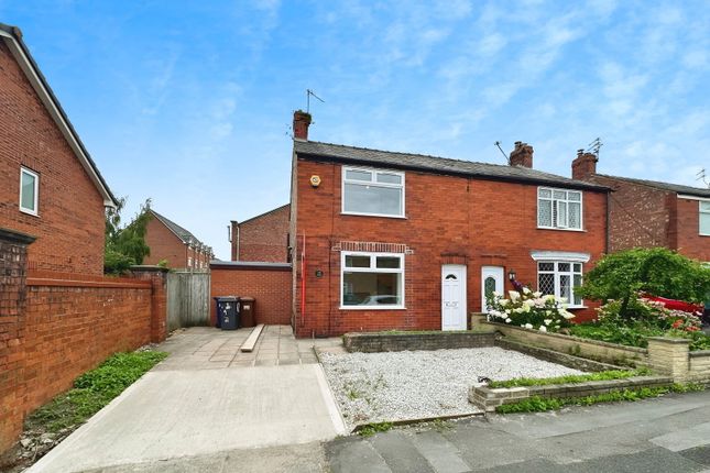 3-bed house on 12, Cleveland Road, Leyland, £1,000/mo