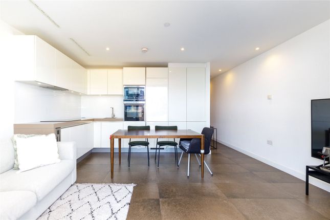 Thumbnail Flat for sale in City Road, London