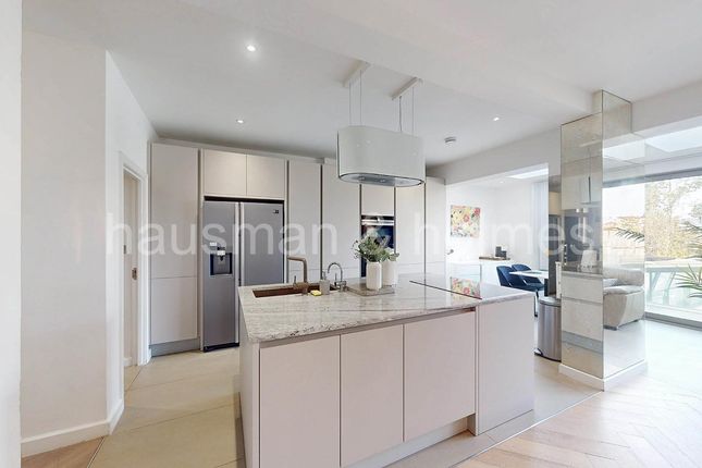 49, Cranbourne Gardens, London photo 4