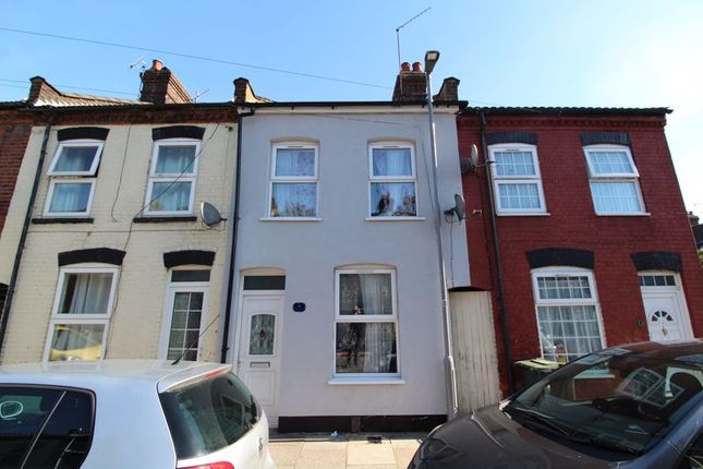 Terraced house for sale in Hampton Road, Luton