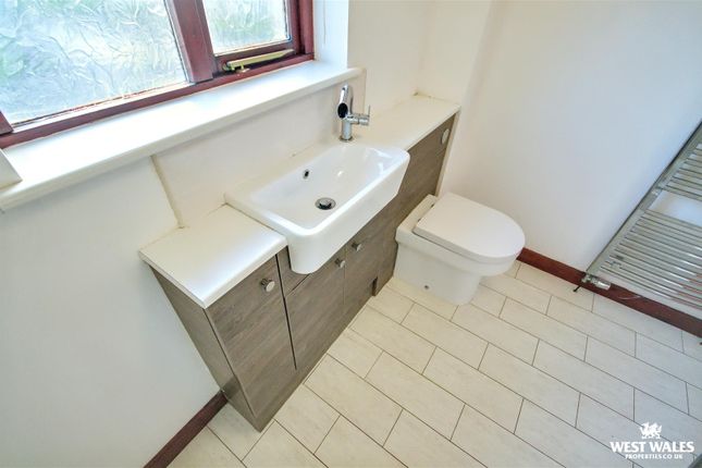 Honeyborough Grove, Milford Haven photo 4