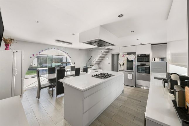10, Sheepcote Gardens, Uxbridge photo 2