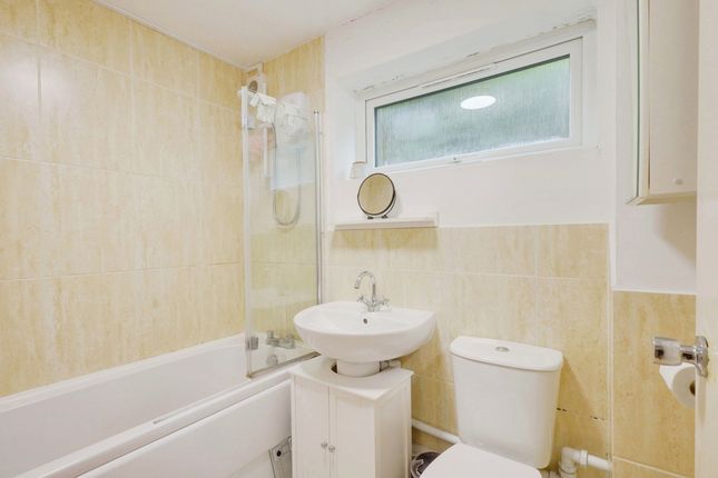 Flat to rent in Moreland Road, Wickford