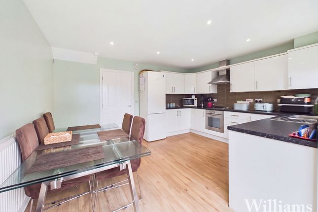 11 Gwendoline Buck Drive, Aylesbury photo 4