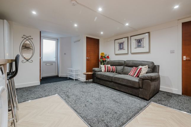 460 Moss Lane East, Manchester photo 3