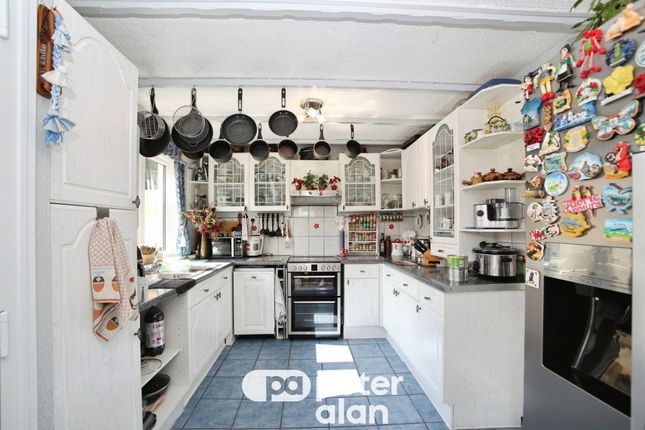 8, Bader Close, CARDIFF photo 4