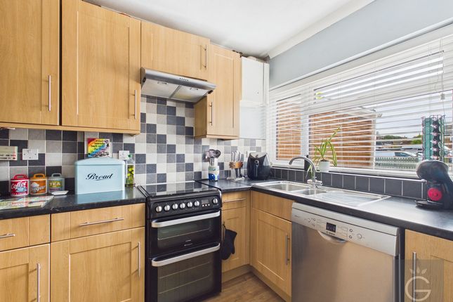 17, Mendip Close, Reading photo 3