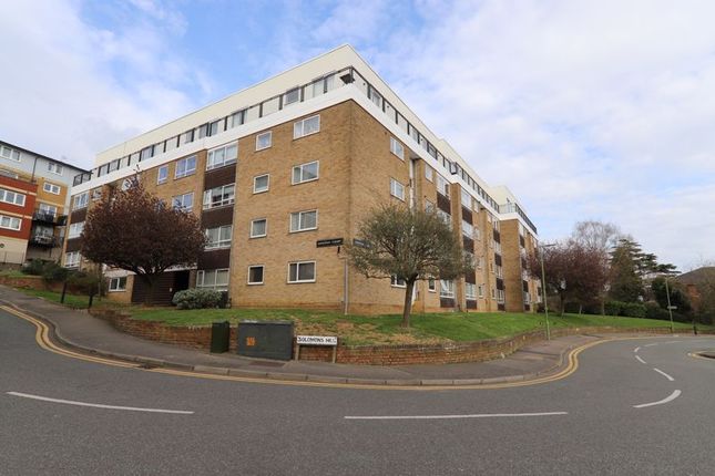 Flat to rent in Solomons Hill, Rickmansworth