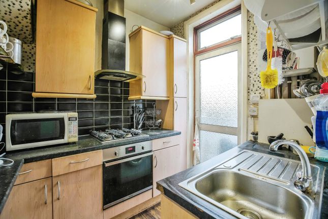 358, Lower Addiscombe Road, Surrey photo 3