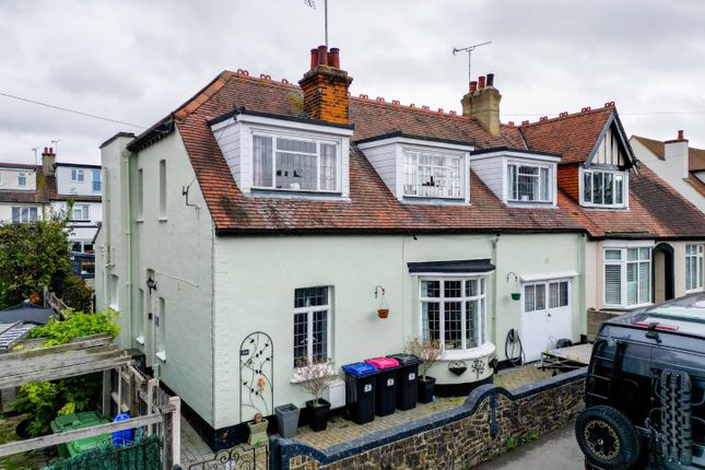 4-bed house on Lansdowne Avenue, Leigh-On-Sea, £699,995