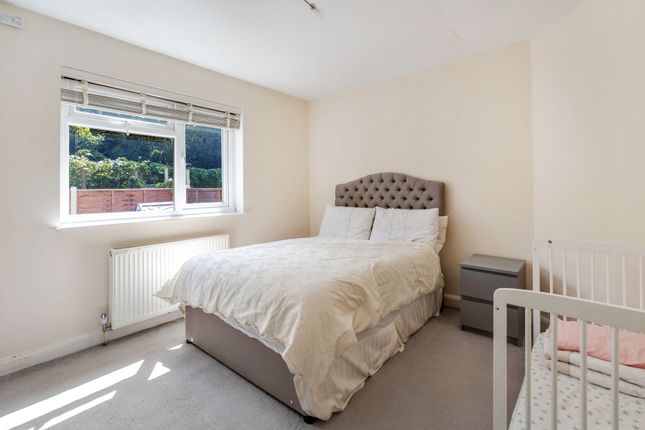 6 The Maisonettes Alberta Avenue, Sutton photo 4