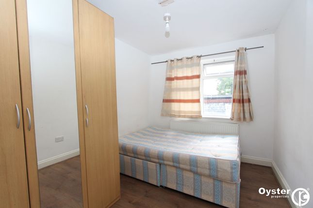 65b Uppingham Avenue, Stanmore photo 4