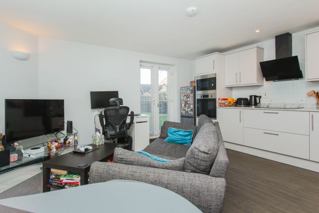Flat 13 Northfield House, Wellingborough Road, Wellingborough photo 3