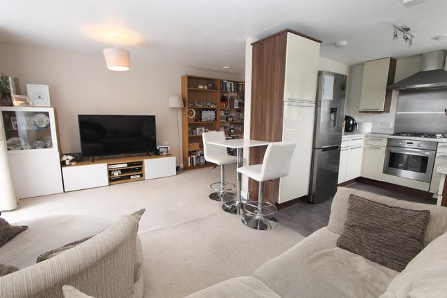 Flat, 11, 40 Mollison Drive, Wallington photo 2
