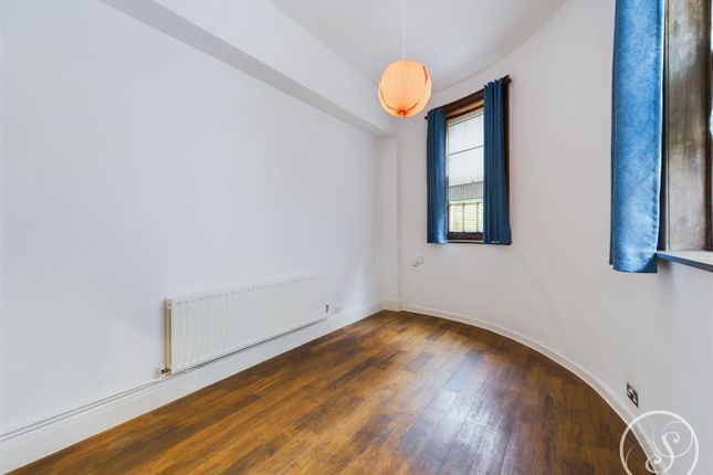 5 Allerton Hall, Wensley Drive, Leeds photo 4