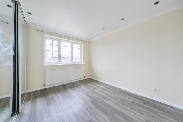 12, Marrowbrook Lane, Farnborough photo 4