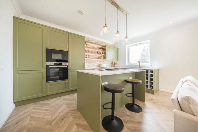 Flat 3, 64, Windsor Road, London photo 3
