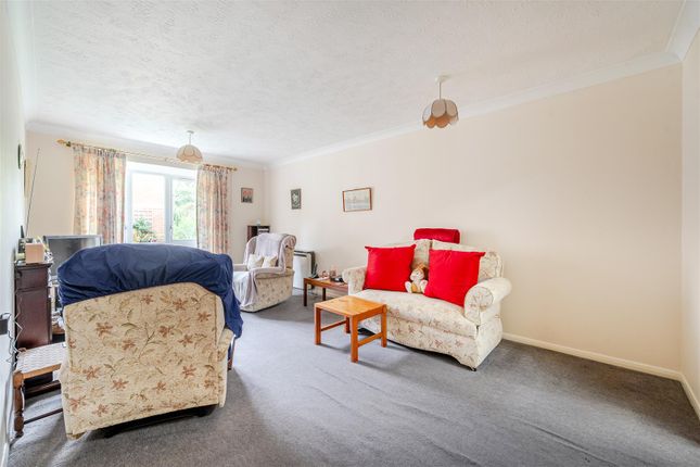 3 Oak Lodge, New Road, Crowthorne photo 3