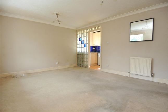 7, Crawshaw Road, Ottershaw photo 2