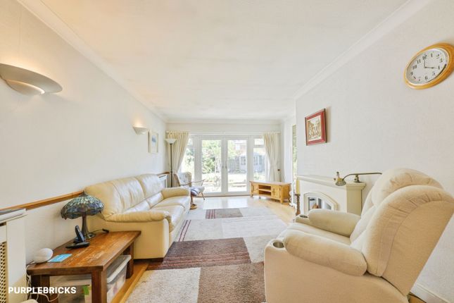 25, Cedar Avenue, Hitchin photo 4