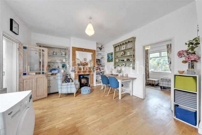 89, Brent Terrace, London photo 3