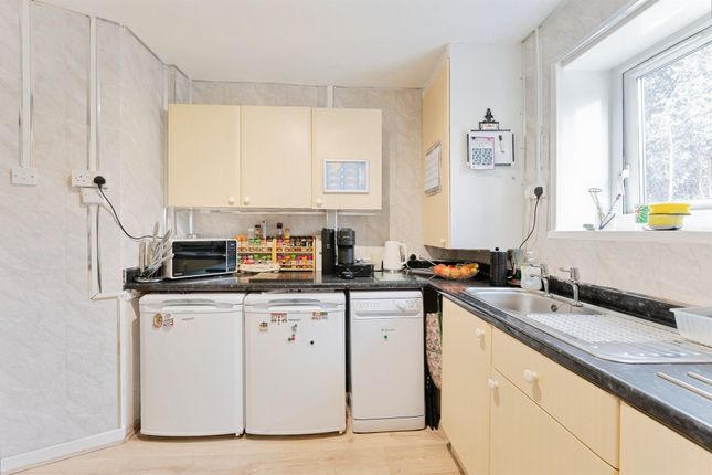 27, Mallory Road, Ellesmere Port photo 4