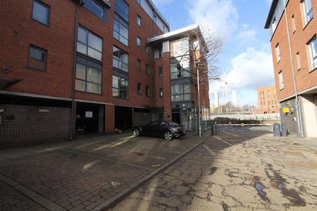 Thumbnail Flat for sale in Marshall Street, Leeds